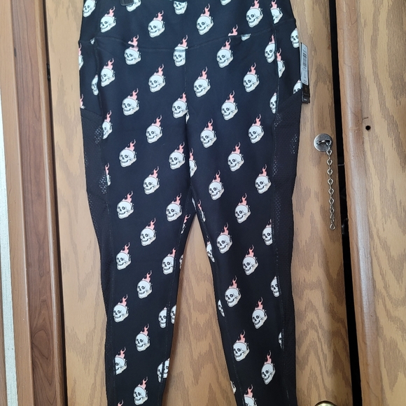 torrid Pants - Torrid Active Plus Size Flaming Skull Leggings: NWT: Black: SZ 2 (18-20)